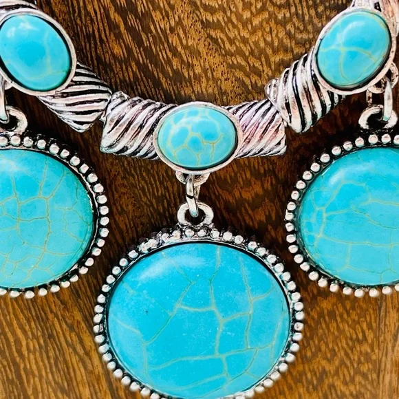 NWT Turquoise Beaded Necklace with Silver Accents Boho Western or Vintage.